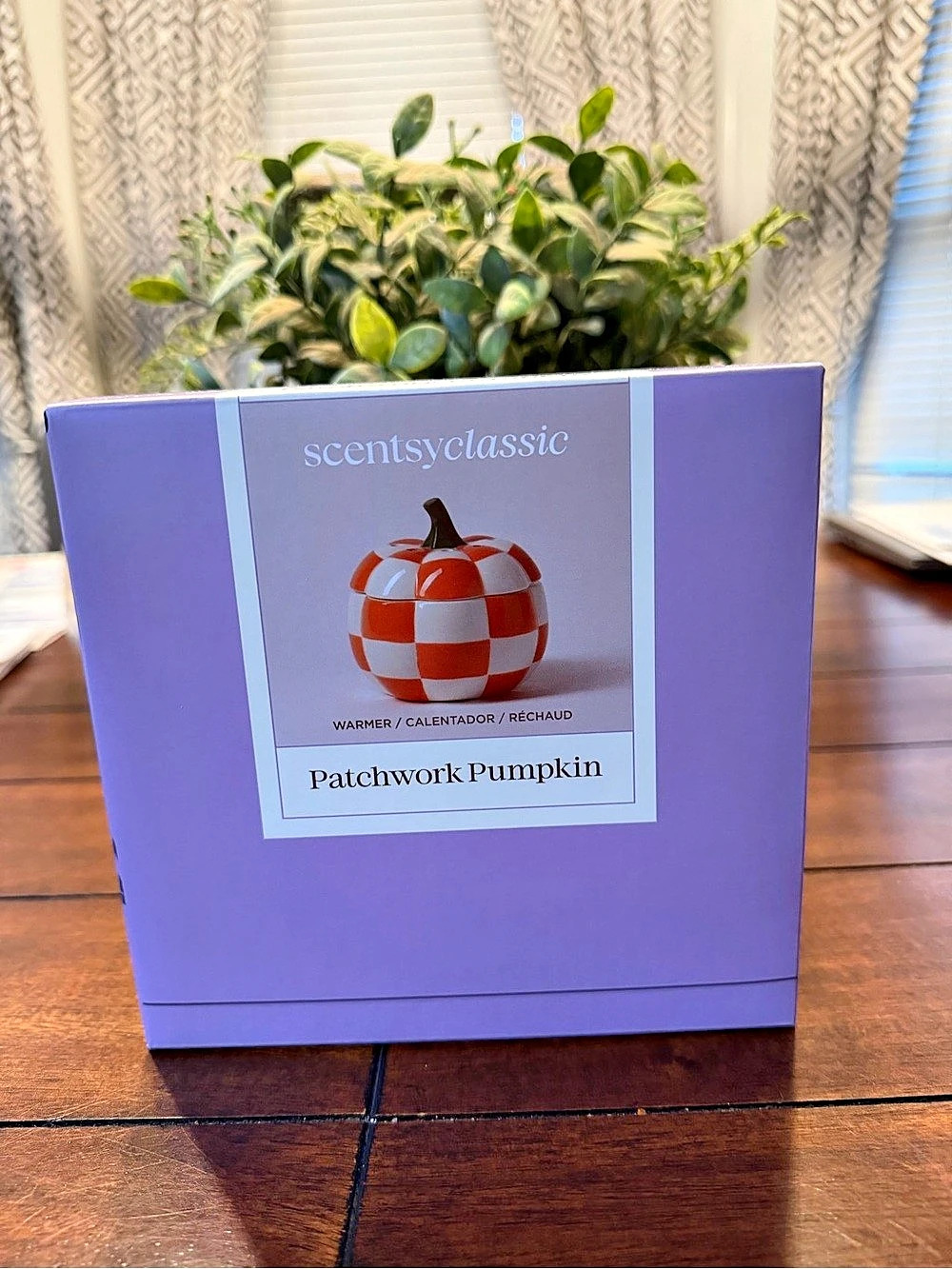 Scentsy Classic Patchwork Pumpkin Color Block Orange and white Pumpkin warmer